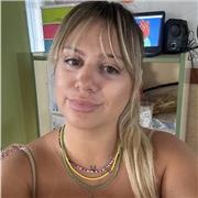 Graduada en magisterio, imparto clases presenciales y online